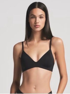 Skims Wireless Form T-Shirt Bra Onyx Black 32B NWT $50